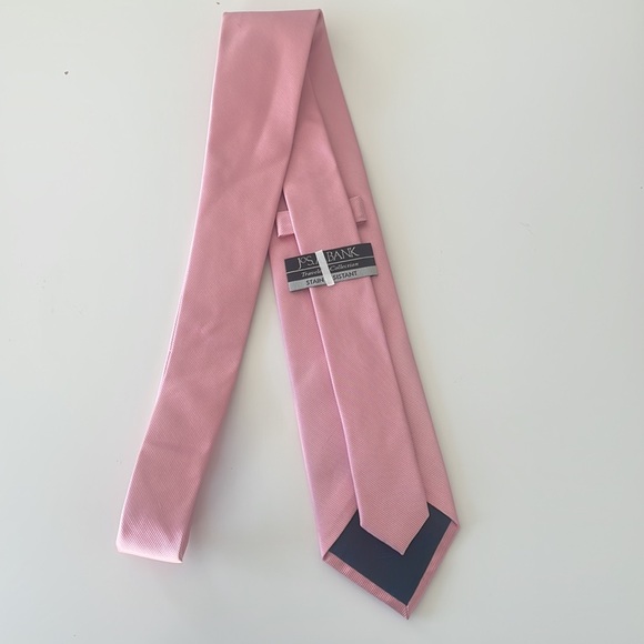 Light Pink Stain Resistant Jos. A. Bank Men’s Solid Tie - Traveler Collection - Picture 5 of 7